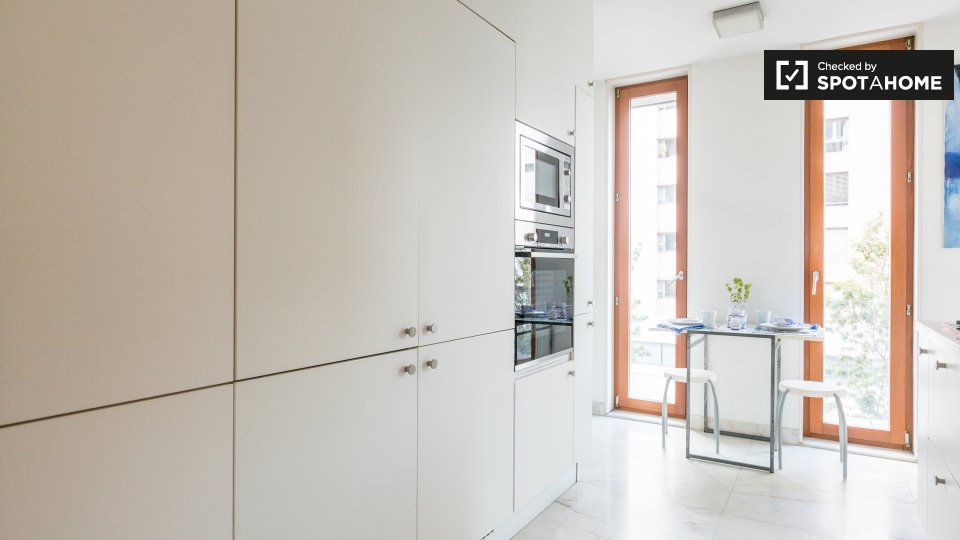 Double room Lisbon, 4 beds, 200m² — photo 13