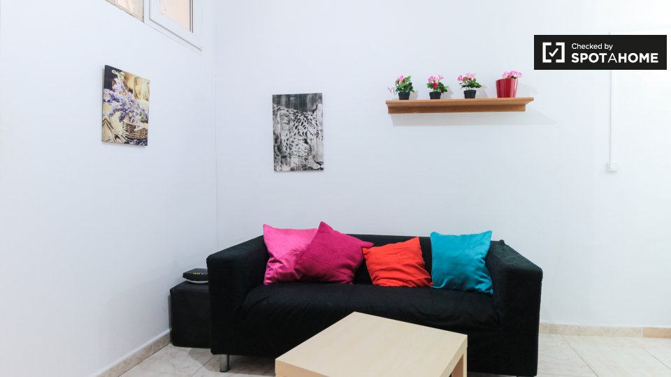 Apartment Barcelona, 4 beds, 90m² — photo 1