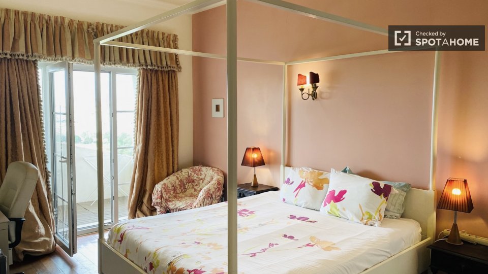 Double room Lisbon, 3 beds — photo 2
