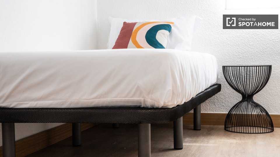 Double room Madrid, 3 beds, 57m² — photo 1