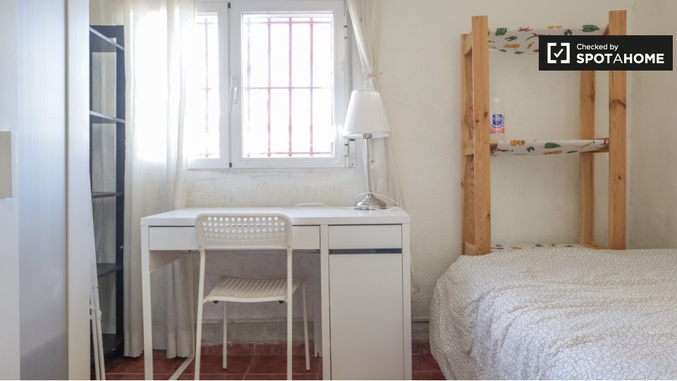 Double room Madrid, 4 beds, 70m² — photo 3