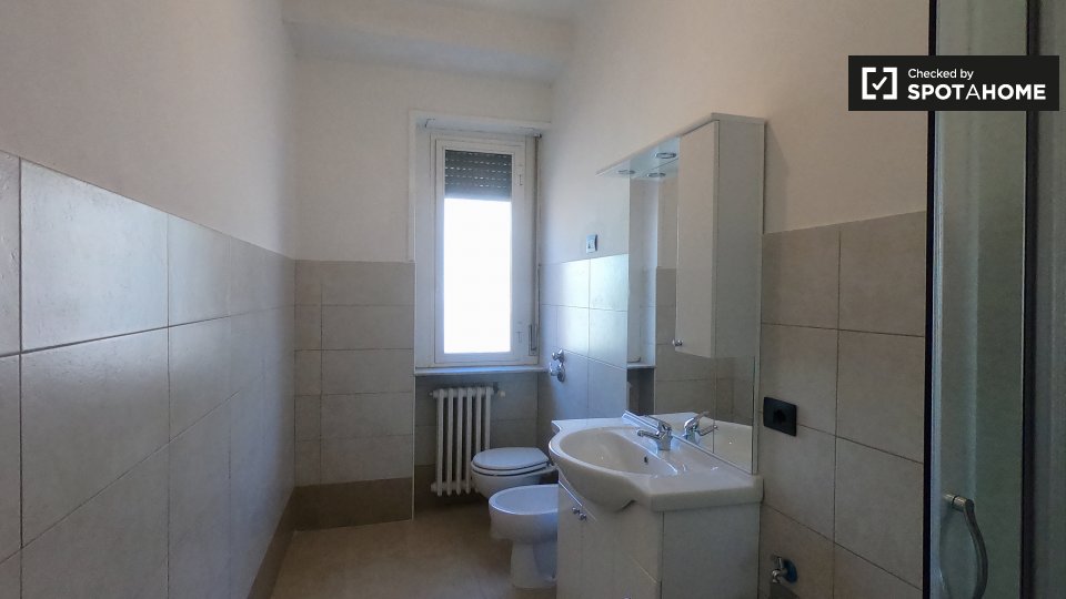 Double room Milan, 3 beds, 80m² — photo 6