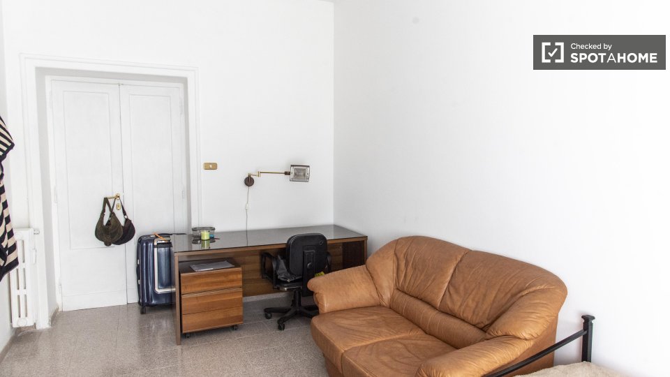 Double room Rome, 3 beds — photo 6