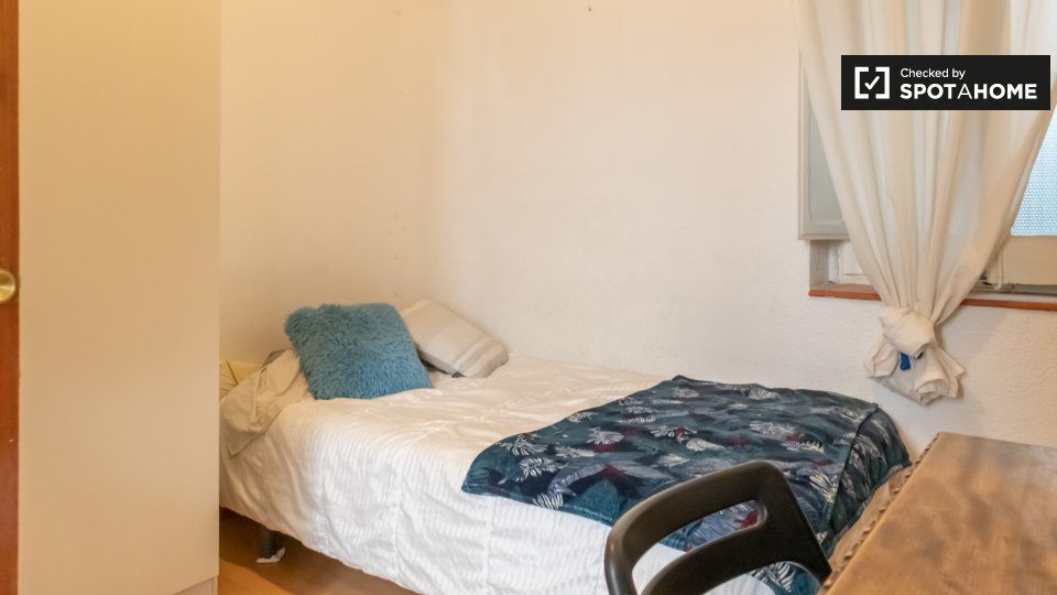 Habitaciones en apartamento de 4 habitaciones en Madrid