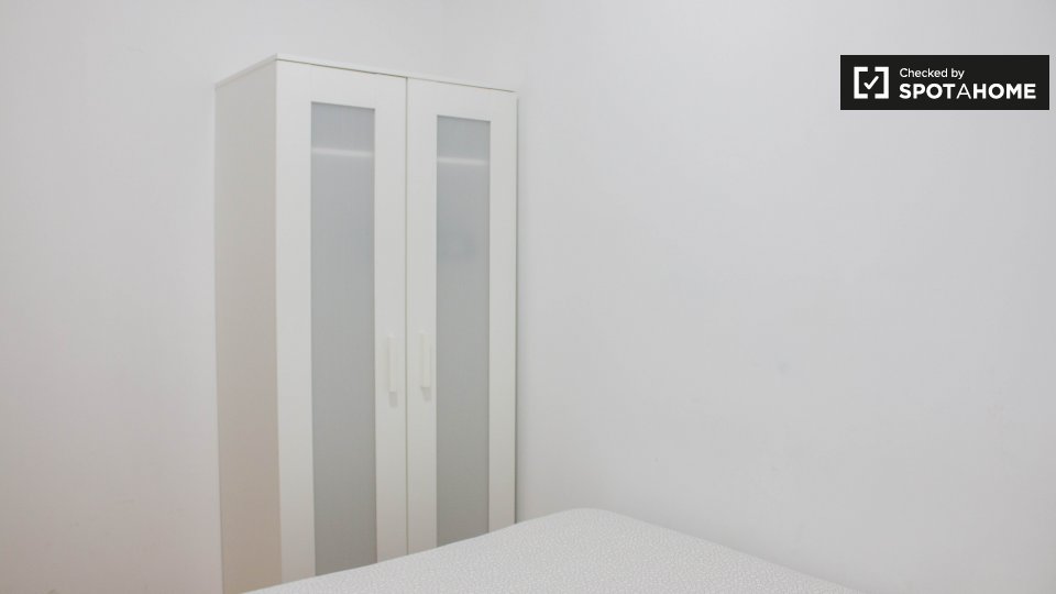 Double room Barcelona, 3 beds, 60m² — photo 3