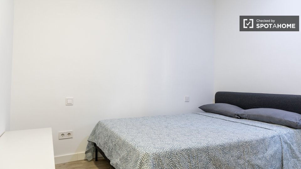 Double room Madrid, 5 beds — photo 15