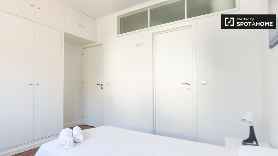 Double room Lisbon, 6 beds, 123m² — photo 10