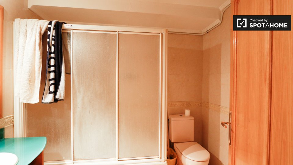 Double room Madrid, 5 beds, 125m² — photo 10