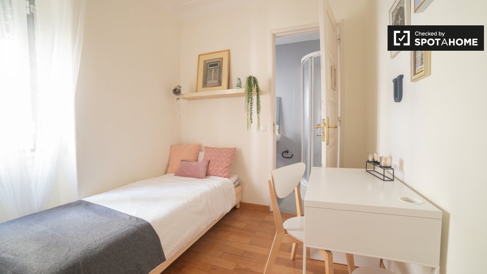 Double room Lisbon, 6 beds, 150m² — photo 17