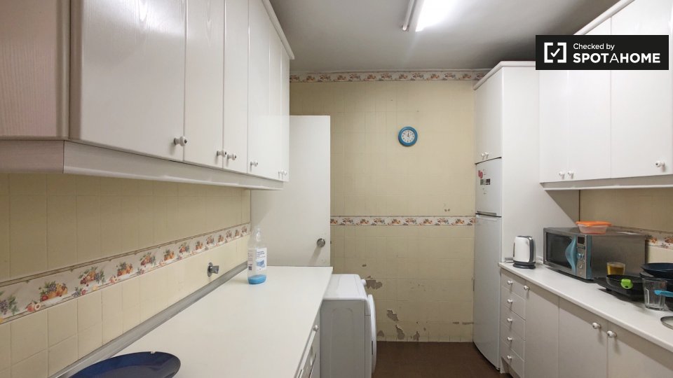 Double room Madrid, 12 beds — photo 12