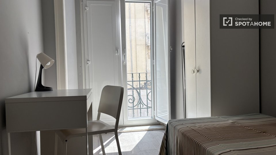 Double room Lisbon, 5 beds, 85m² — photo 62