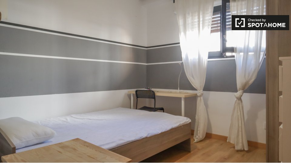 Double room Madrid, 7 beds, 160m² — photo 14