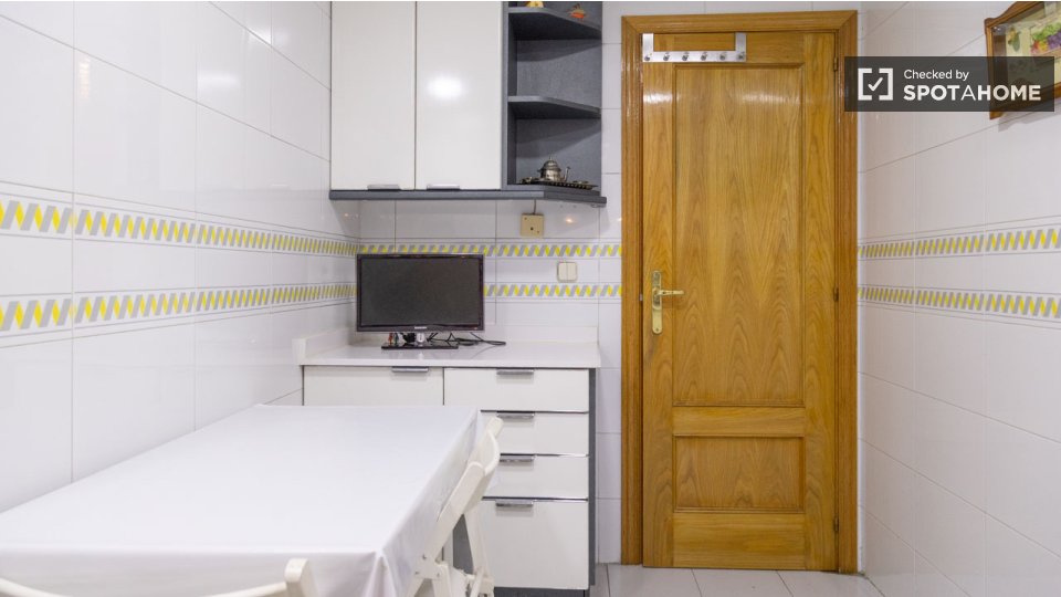 Double room Madrid, 3 beds, 150m² — photo 21
