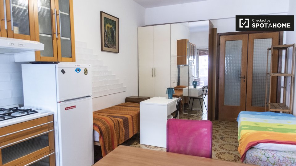 Double room Rome, 3 beds — photo 1