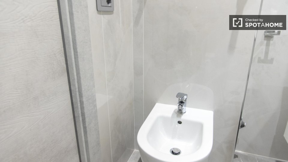 Double room Rome, 3 beds, 93m² — photo 66