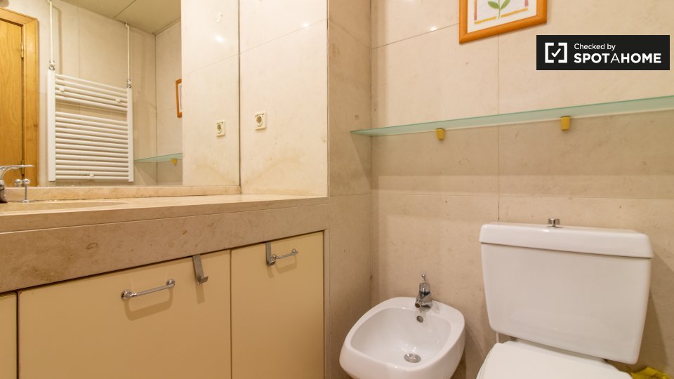 Double room Lisbon, 5 beds, 144m² — photo 4