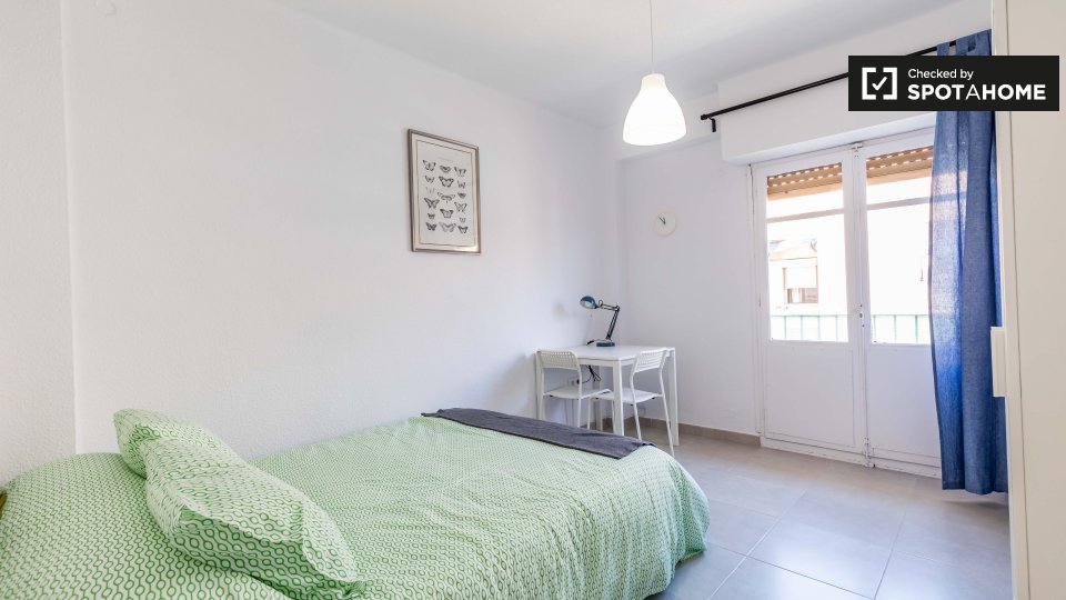 Double room Valencia, 3 beds — photo 3
