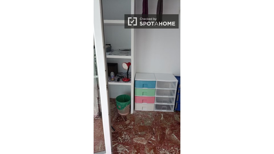 Double room Madrid, 7 beds, 180m² — photo 37