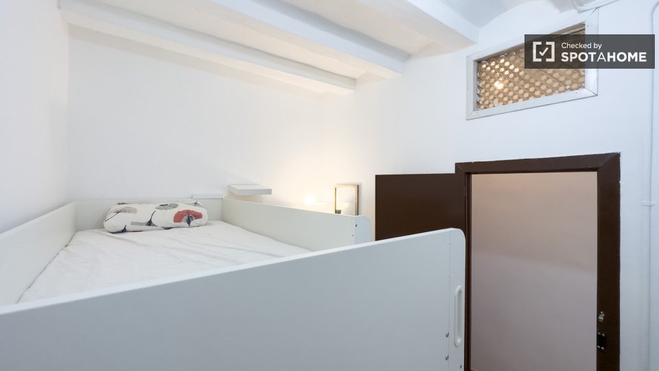 Double room Barcelona, 3 beds, 50m² — photo 18