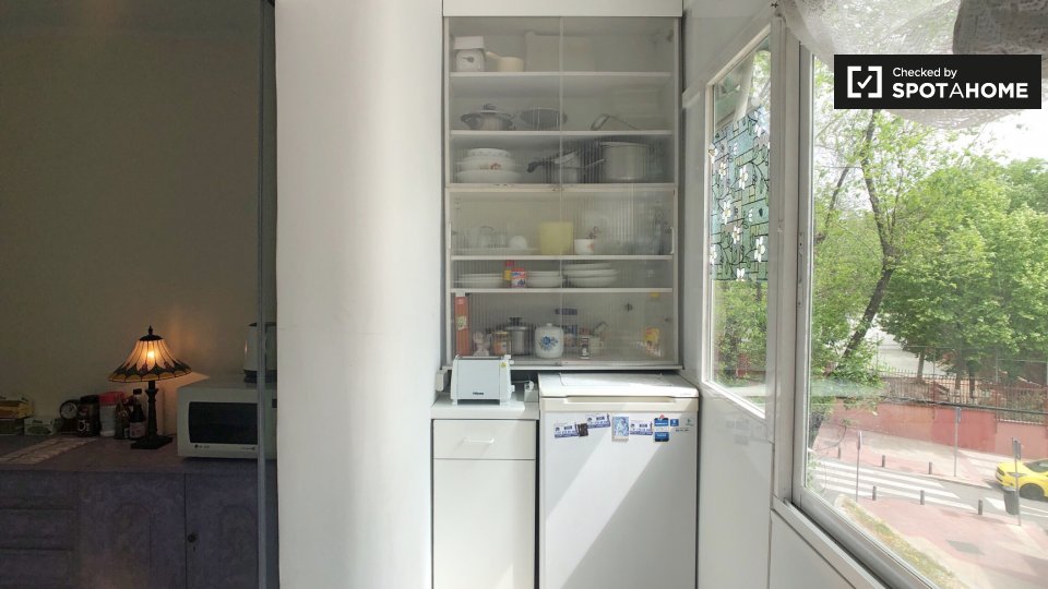 Double room Madrid, 3 beds, 40m² — photo 8