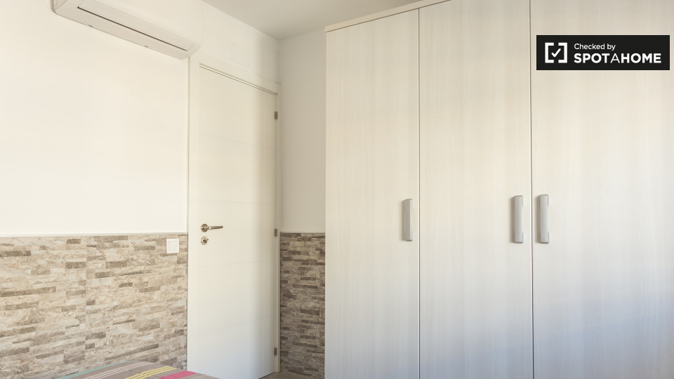 Double room Madrid, 3 beds, 60m² — photo 16