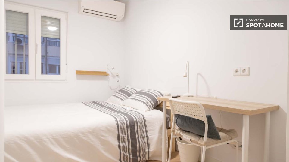 Double room Madrid, 3 beds, 50m² — photo 21