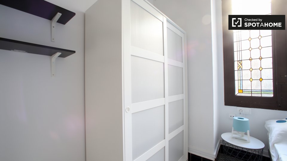 Double room Valencia, 10 beds, 300m² — photo 4