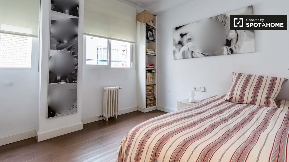 Double room Valencia, 3 beds, 140m² — photo 3
