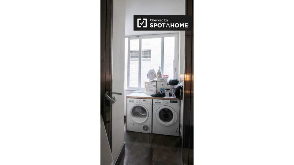 Double room Madrid, 5 beds, 200m² — photo 14