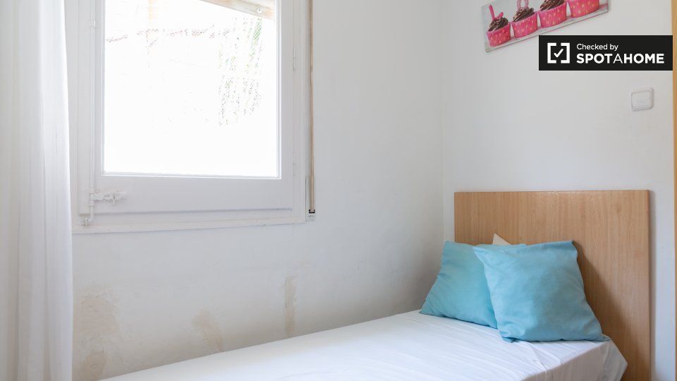 Room for rent in 9-bedroom house in Gràcia, Barcelona - a Barcellona