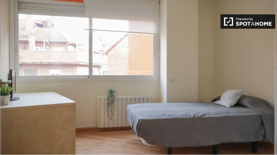 Double room Madrid, 2 beds — photo 3