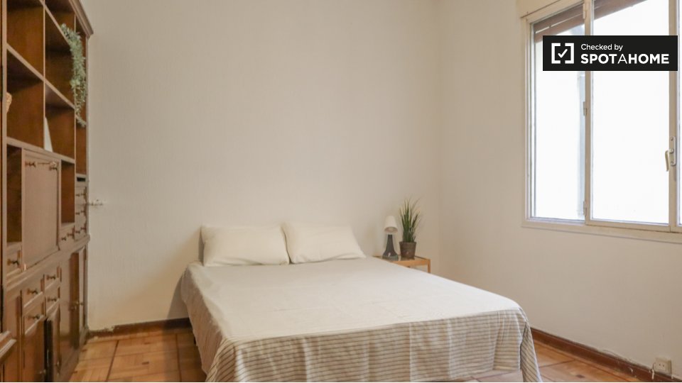 Double room Madrid, 6 beds, 200m² — photo 2