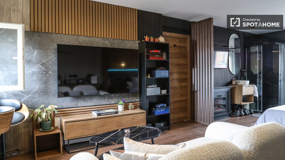 Double room Madrid, 3 beds, 85m² — photo 38