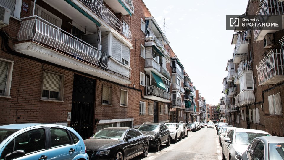 Double room Madrid, 3 beds, 50m² — photo 12