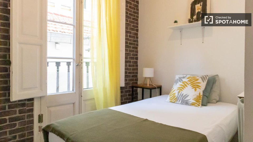 Double room Madrid, 5 beds, 100m² — photo 30