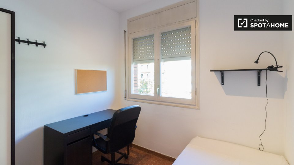 Double room Barcelona, 5 beds, 125m² — photo 1