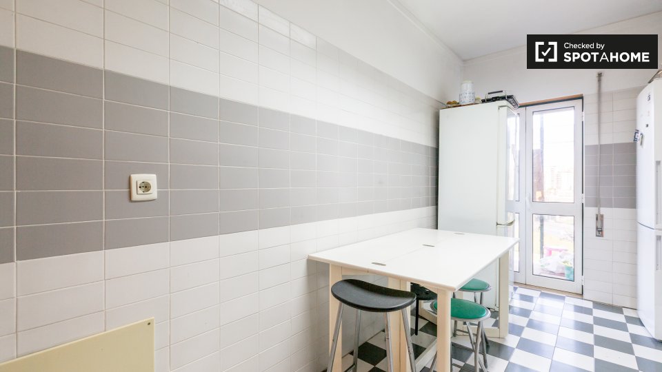 Double room Lisbon, 4 beds — photo 11
