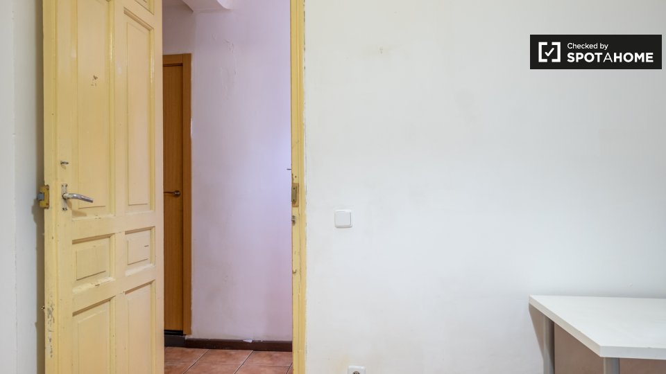 Double room Madrid, 8 beds — photo 3