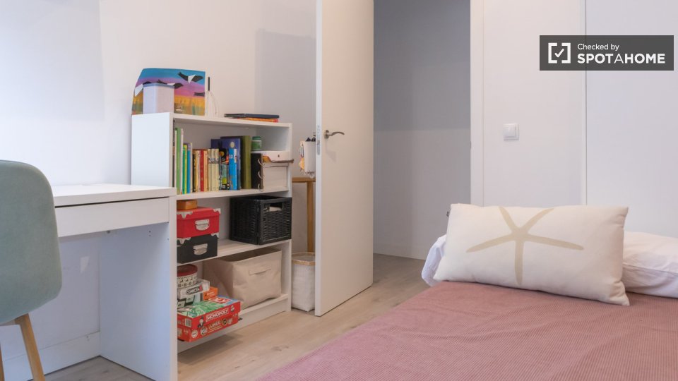 Double room Madrid, 3 beds — photo 18