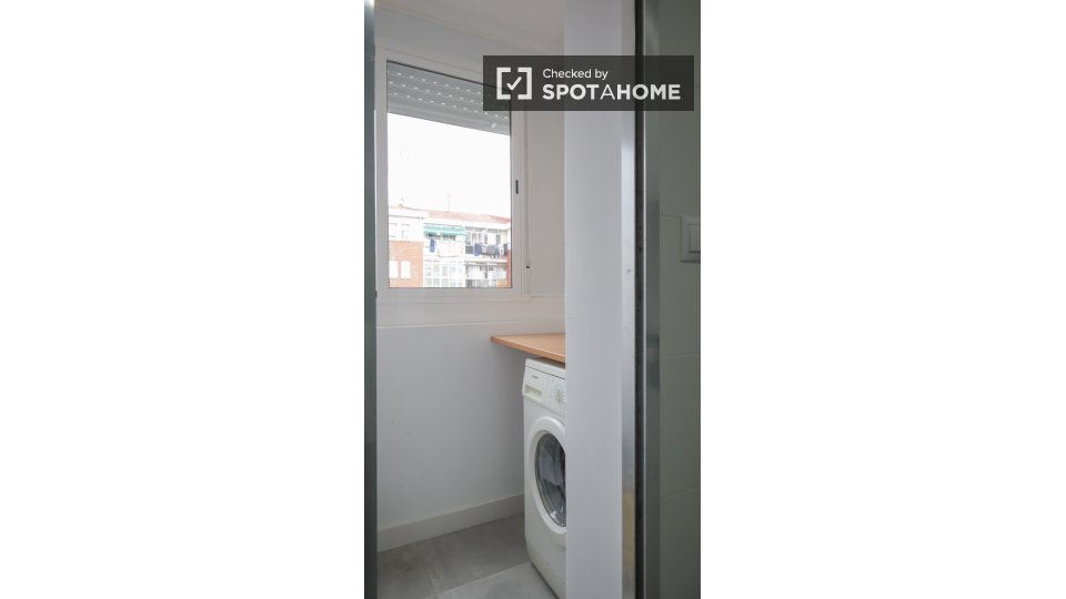 Double room Madrid, 4 beds, 65m² — photo 2