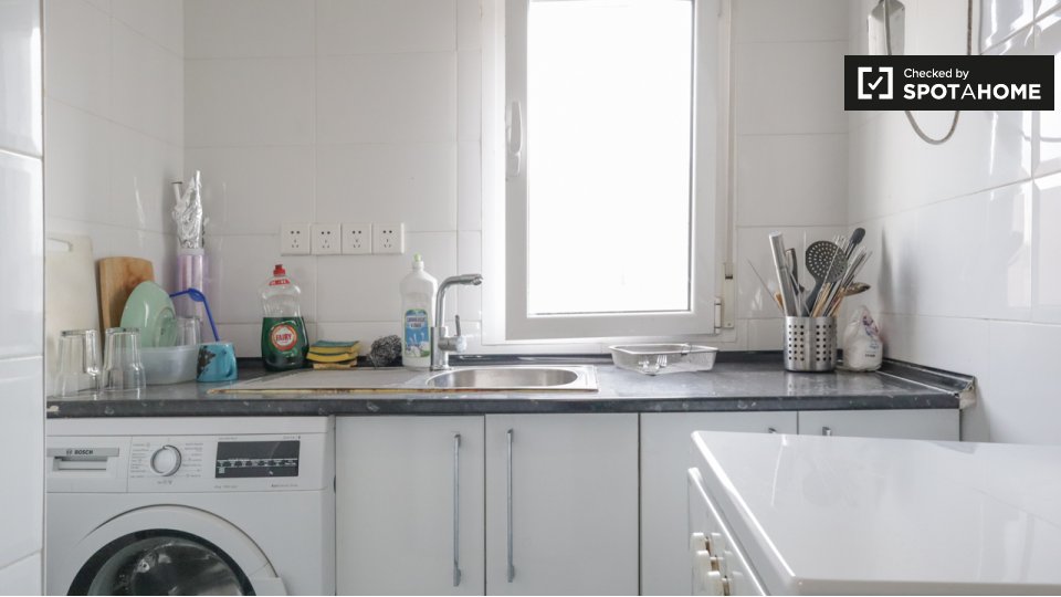 Double room Madrid, 3 beds, 70m² — photo 19