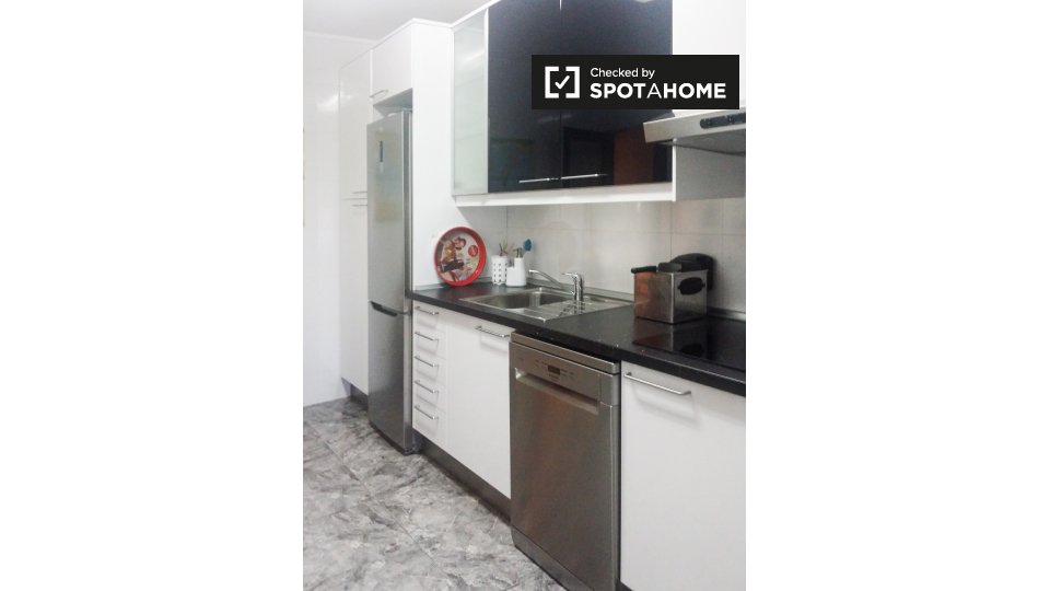 Double room Porto, 3 beds, 140m² — photo 9
