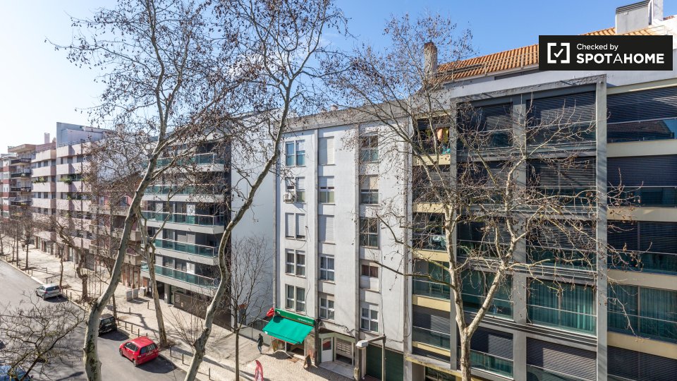 Double room Lisbon, 2 beds, 60m² — photo 23