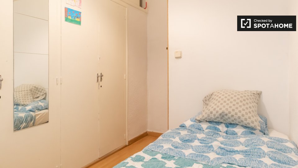 Double room Madrid, 4 beds, 100m² — photo 3