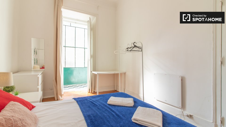 Double room Lisbon, 5 beds, 90m² — photo 3