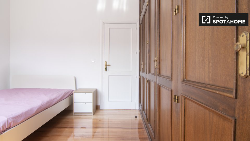 Double room Madrid, 7 beds, 200m² — photo 1