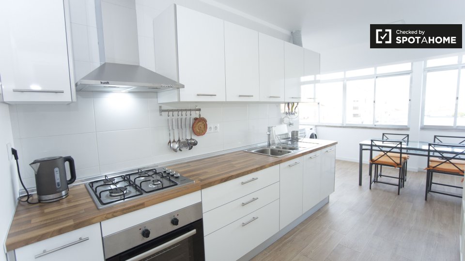 Double room Lisbon, 4 beds, 120m² — photo 12