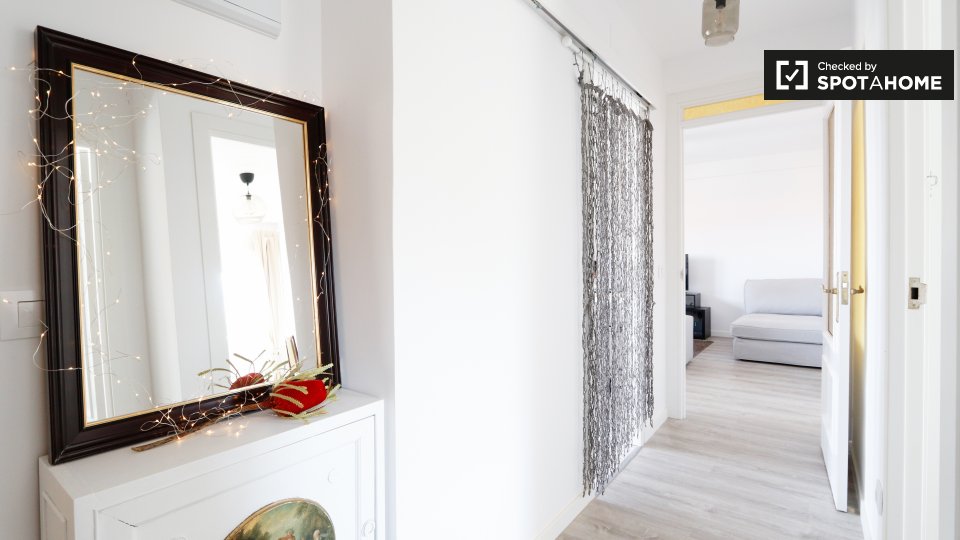 Double room Madrid, 3 beds, 85m² — photo 16