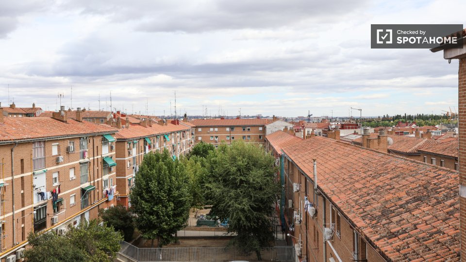 Double room Madrid, 3 beds, 85m² — photo 27