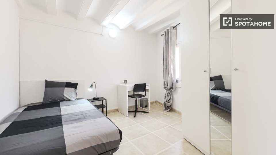 Double room Barcelona, 2 beds, 50m² — photo 25